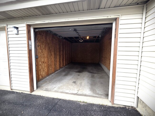Building Photo - 440 Cunat Blvd