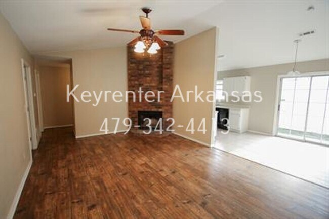 Building Photo - Great location! Amazing home in Fayetteville!