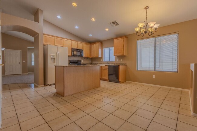 Building Photo - 4 Bedroom, 2 Bath