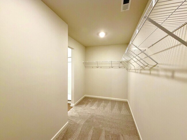 Building Photo - 913 Moray Ln