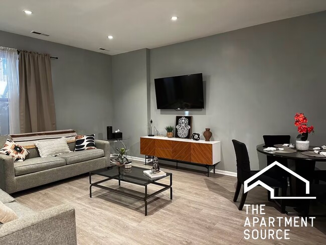 Building Photo - 811 S Kedzie Ave