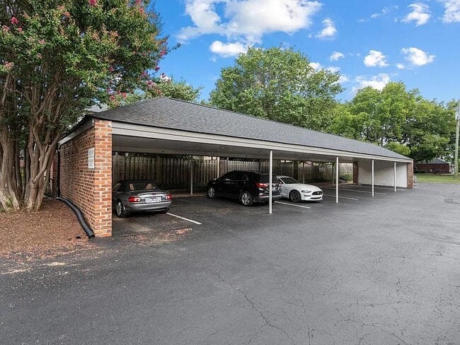 Building Photo - 5025 Hillsboro Pike