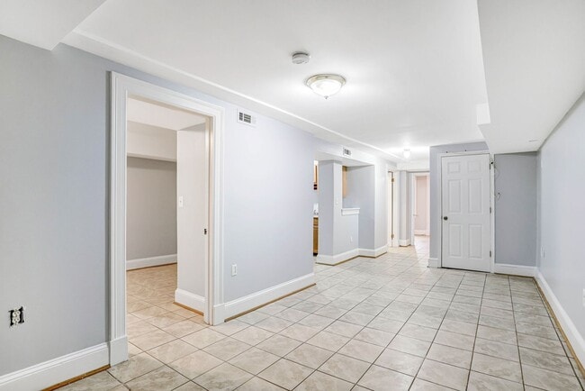 Building Photo - 2BR Basement Apartment | Brightwood