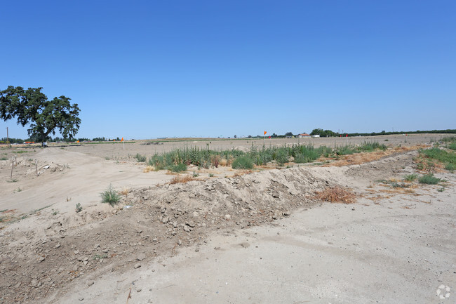 Building Photo - Grand Oak Apartments