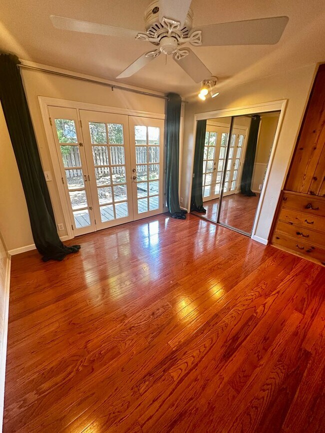 Building Photo - 4 bedroom home