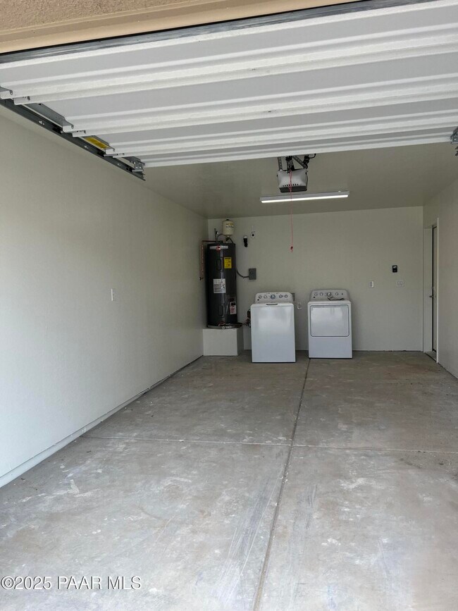 Building Photo - 10585 Manzanita Trail