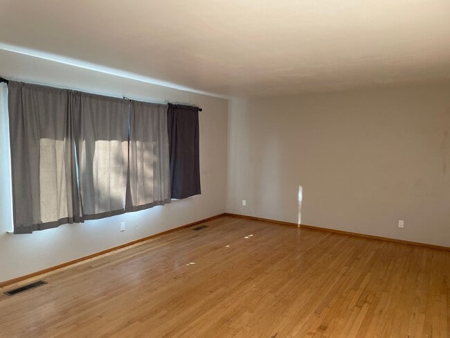 Building Photo - Incredible 3bd/2ba house surrounded by working orchards! Available now!