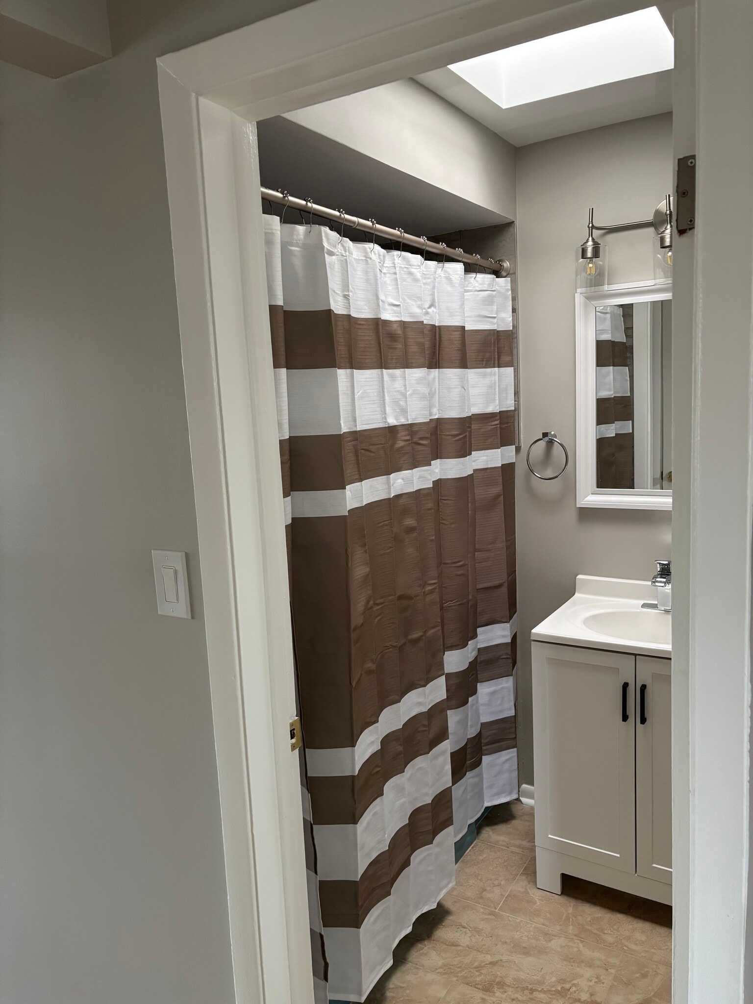 Bathroom view1 - 3049 N Harlem Ave