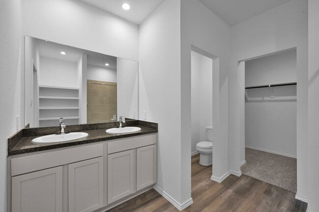 Building Photo - Never lived in 4 bed 3 bath with water views