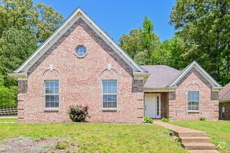 Building Photo - 215 Garden Springs Dr