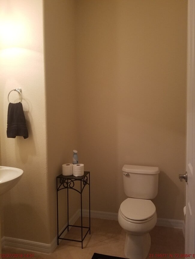 Building Photo - Beautiful 3 bedrooms 2.5 baths townhouse w...