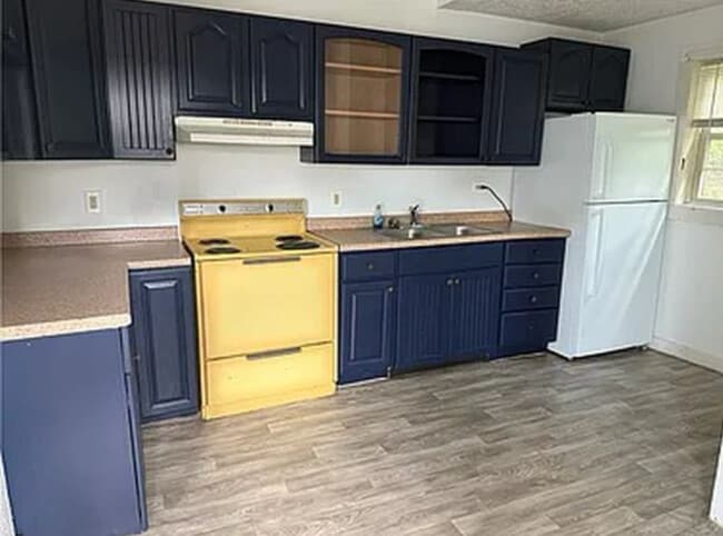 Building Photo - 240 2nd Ave