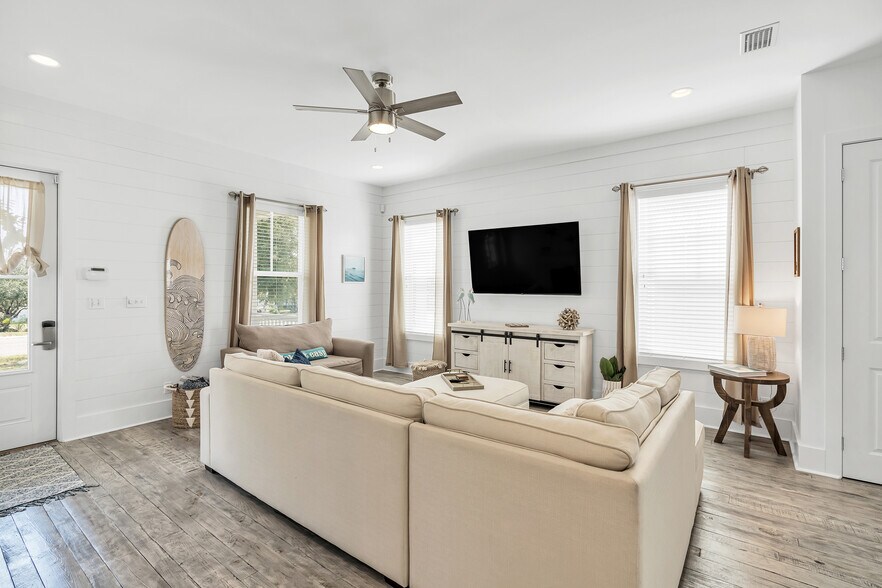 Building Photo - 35 Abbie Rd