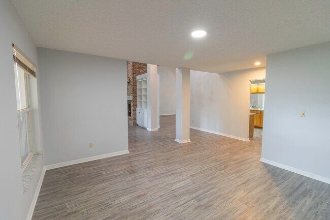 Building Photo - 2536 Mason Oaks Dr