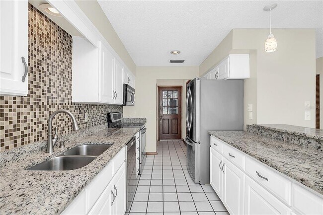 Building Photo - 136 Florida Shores Blvd