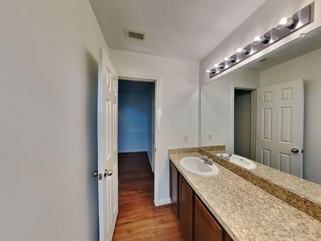 Building Photo - 3915 Hawthorn Glen Ct