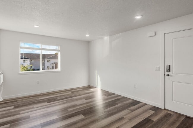 Building Photo - 5741 S 5th Ave