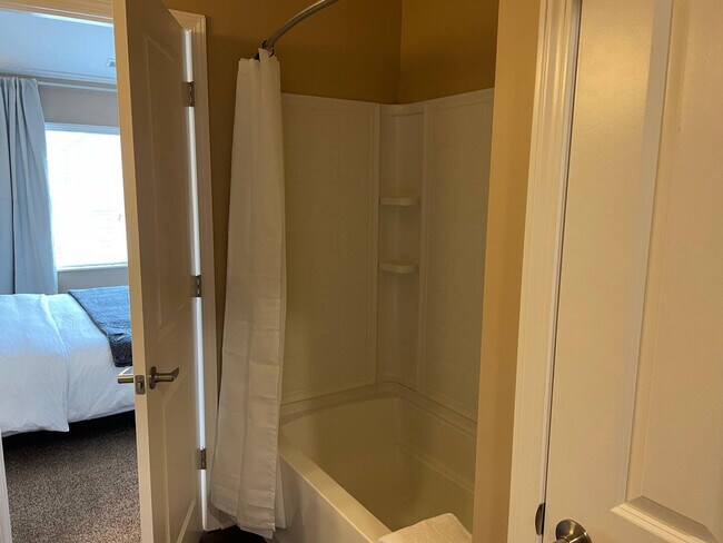 Building Photo - 4788 Holmes St