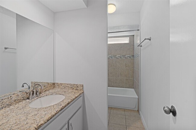 Building Photo - 15414 Willow River Dr