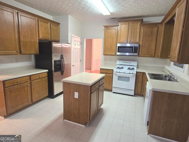 Building Photo - 3490 Southpointe Hill Dr NE