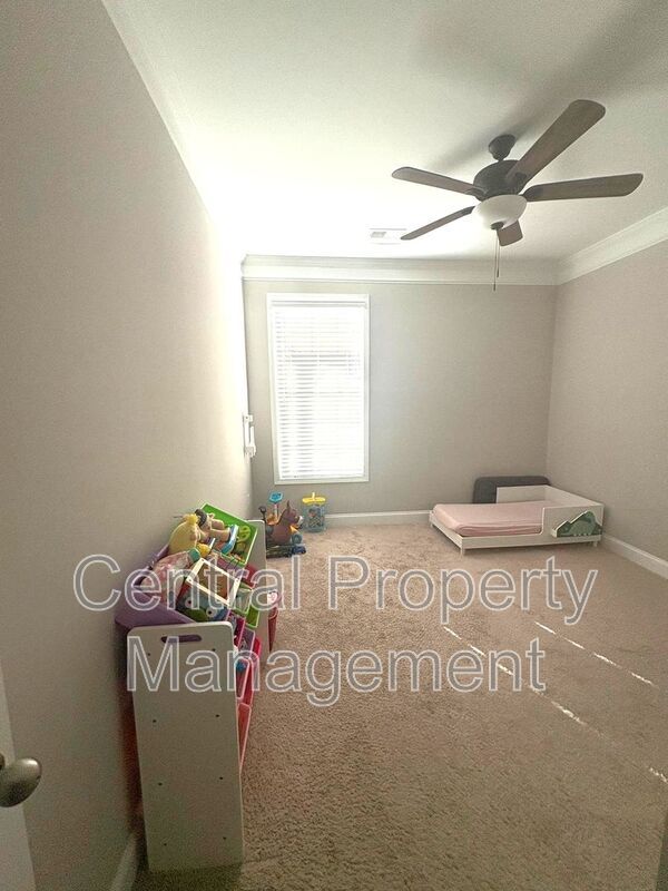 Building Photo - 316 Meadowpark Ln