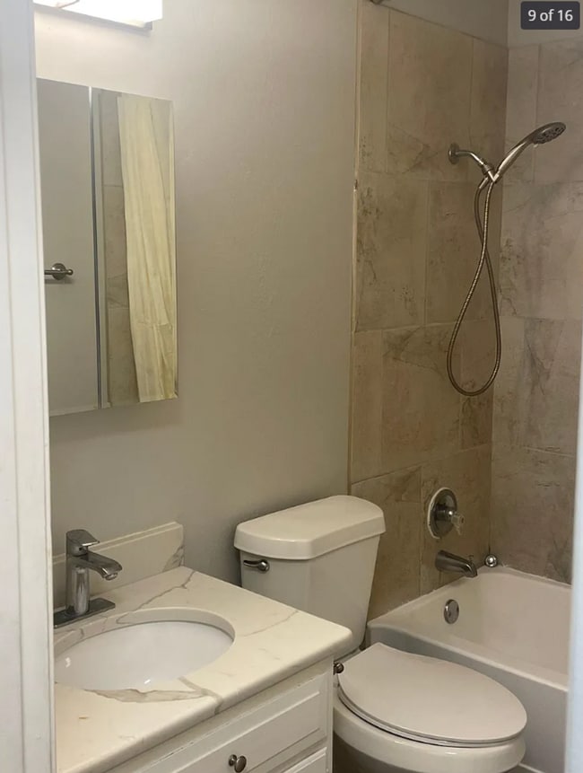 Building Photo - 6003 Brentcove Dr