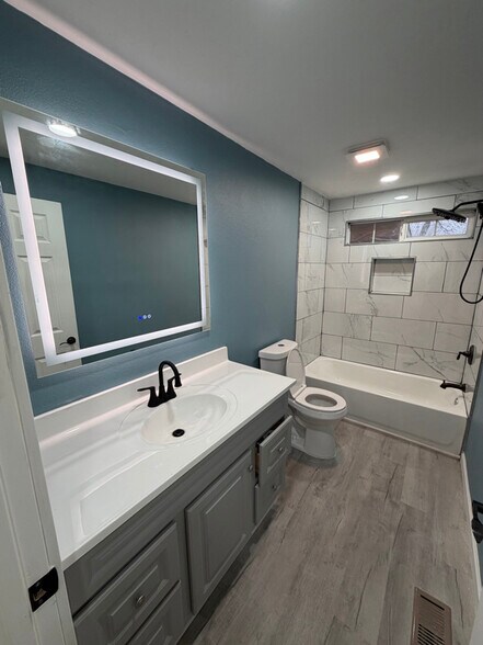 Building Photo - 4640 Wyoming Ave NE