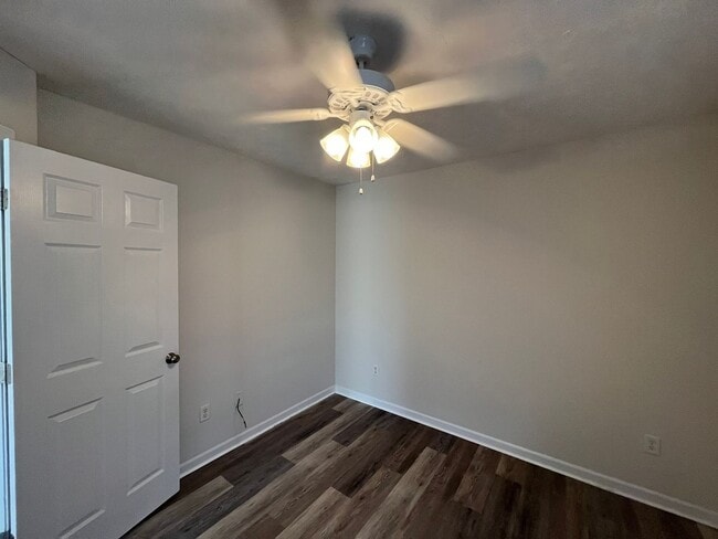 Building Photo - Discover the Perfect Blend of Comfort and Convenience