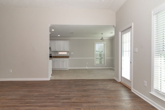 Building Photo - Ranch Near Gate 6