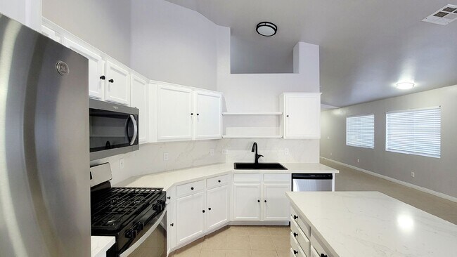 Building Photo - 8840 Spinning Wheel Ave