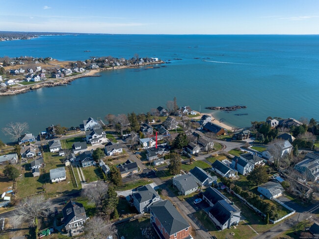 Building Photo - 18 Bay St