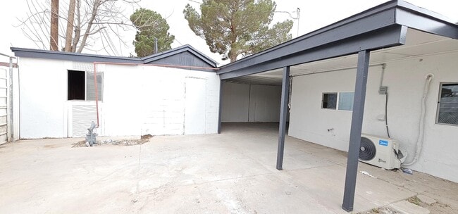 Building Photo - 458 Chapel Pl
