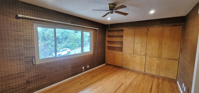 Building Photo - Classic, Midcentury 3 bedroom with Den, 2....