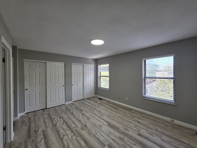 Building Photo - 813 Forest Trace Dr