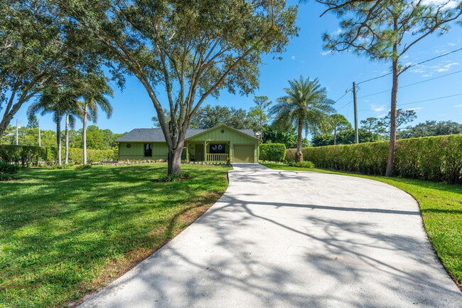 Building Photo - 11989 Persimmon Blvd