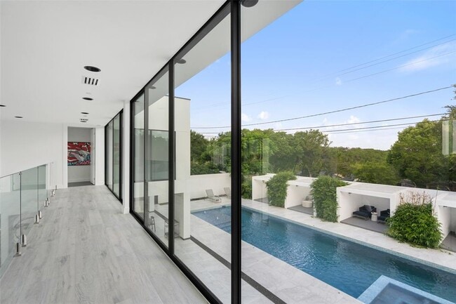 Building Photo - 1501 Ridgecrest Dr