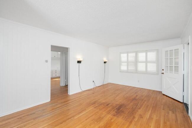 Building Photo - 11248 La Maida St