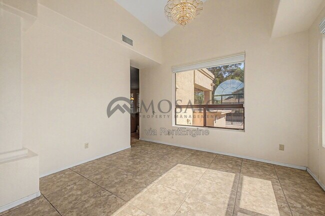 Building Photo - 1819 E Cascade Dr