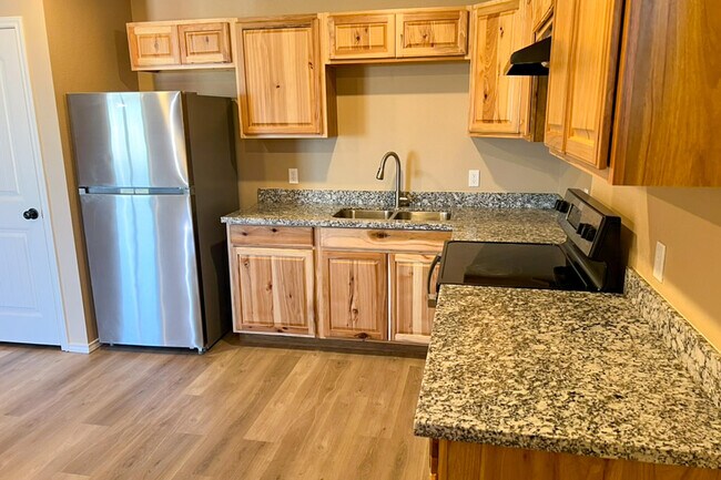 Building Photo - 1507 E 14th St