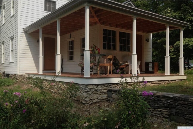 Building Photo - 42 Stonybrook Rd