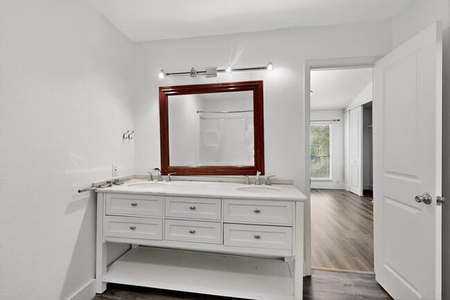 Building Photo - 46 Abbey Rd