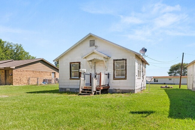 Building Photo - 807 W Sabine St