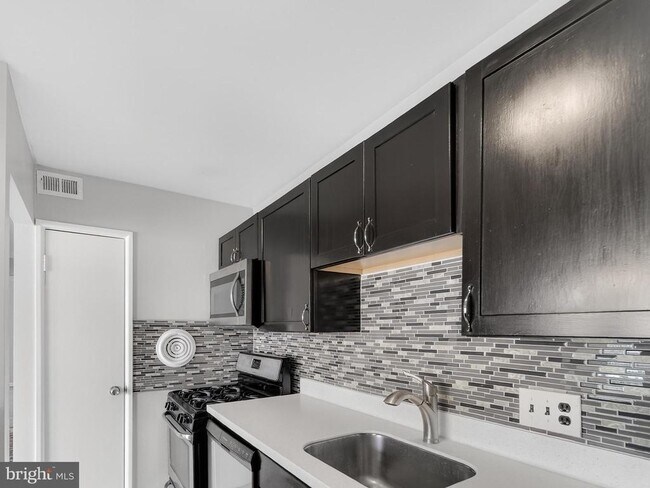 Building Photo - 2908 Kings Chapel Rd