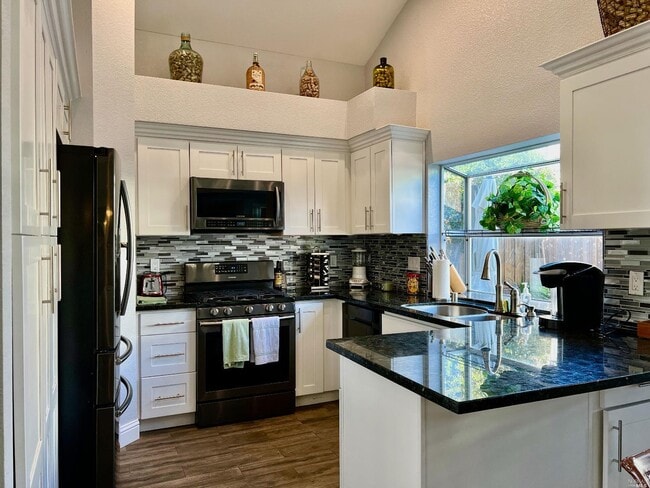 Building Photo - 2454 Wine Country Ave