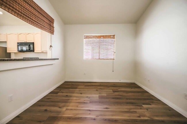 Building Photo - Shadowbrook Springs