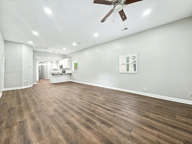 Building Photo - 960 Sims St SW