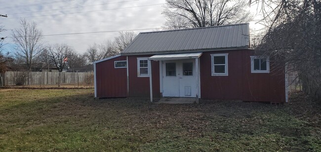 Building Photo - 3 bd, 2 ba house, NE Columbia off of Hwy P...