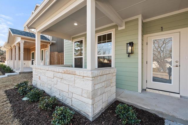 Building Photo - 506 E Kimball St