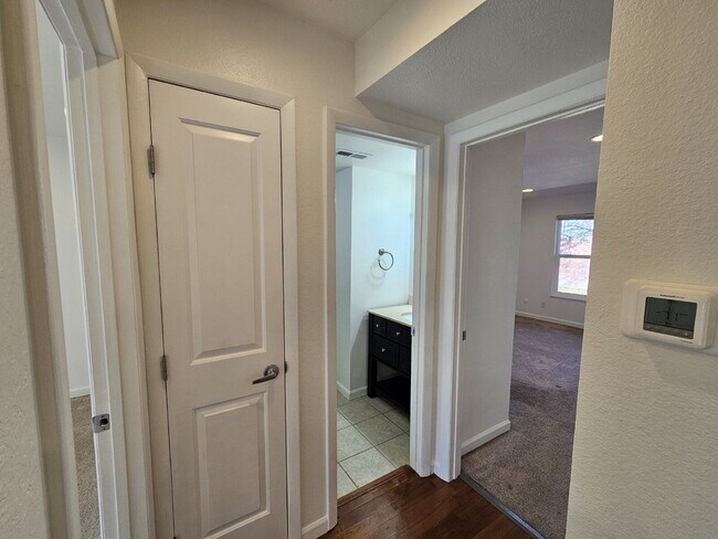 Building Photo - 5926 S Willow Way