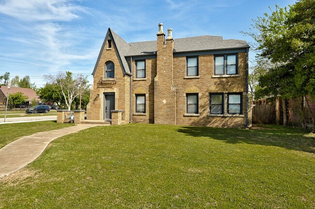 Building Photo - NE 14th St Quadplex